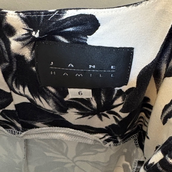 Chic Black and White Floral Midi Dress - Picture 2 of 8